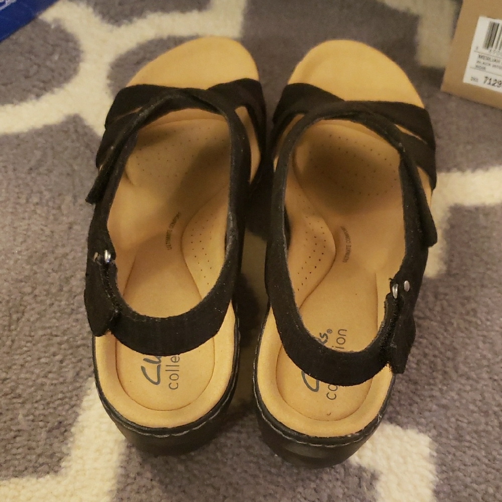 Clarks Women's Black and Tan Sandals - Picture 4 of 5